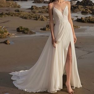 Size 2 Wedding Gown. No alterations done. NWT. Perfect for a beach wedding.